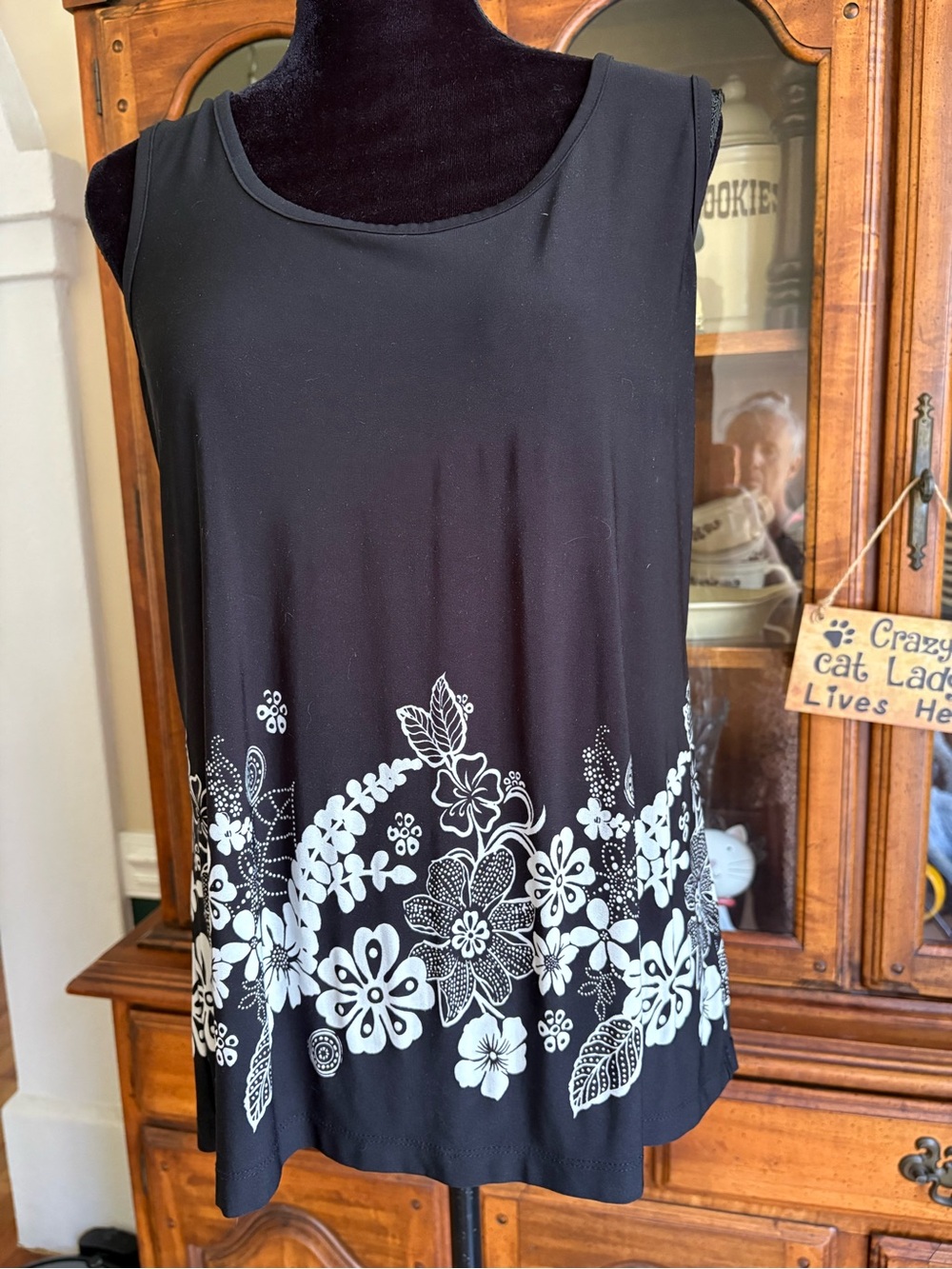 Black Floral Sleeveless Women’s Top Sz Large